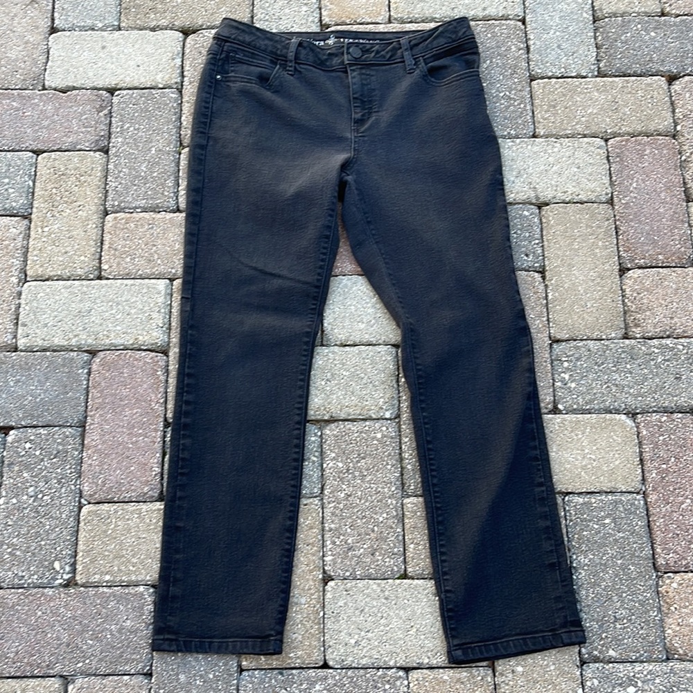 Simply Vera Vera Wang Black Roll Cuff Capris Size 6